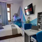 Piazza Unita 15 Min Walk - Design, Netflix E Wifi בית אירוח
