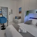Piazza Unita 15 Min Walk - Design, Netflix E Wifi בית אירוח